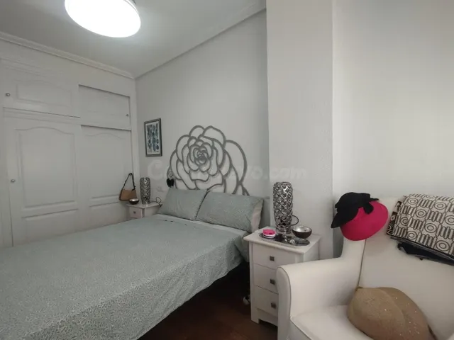 Apartamento reformado en segunda linea de playa  con vistas al mar en Guardamar del Segura — 25