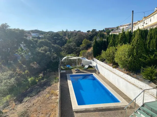 Impresionante Chalet Seminuevo en Encinares de Alcolea con P - foto 4