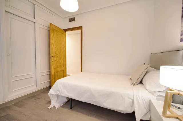 LISTO PARA ENTRAR A VIVIR  ¡TU NUEVO HOGAR TE ESPERA EN REYES CATÓLICOS! PISO 3 DORMITORIOS — 8