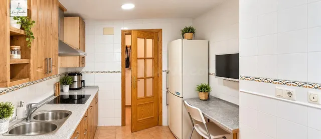¡Vive en el centro de Alhaurín el Grande! Amplio piso reform - foto 4