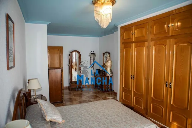 *595.000€* inmobiliaria la mancha vende casa en el barrio de san pablo de Albacete — 36