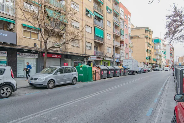 OPORTUNIDAD DE  RENTABILIDAD EN 3 LOCALES COMERCIALES  ALQUILADOS SITUADOS EN AVENIDA DILAR — 8