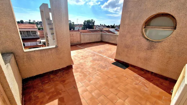 CHALET ADOSADO DE ESQUINA TOTALMENTE REFORMADO CON JARDÍN Y SOLÁRIUM — 25