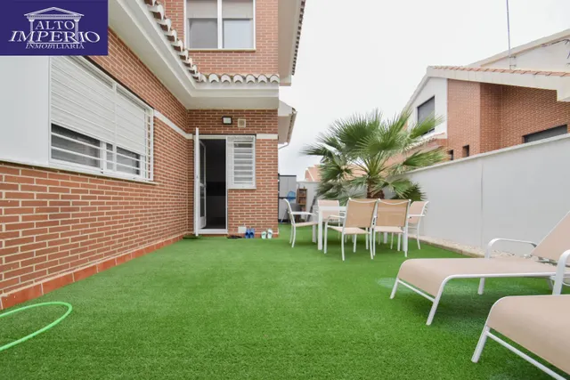 Unifamiliar pareada en rebites, con patio, solárium y garaje — 40