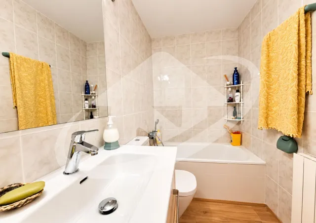Impresionante Piso Reformado en Sabadell con Vistas y Comodidades — 27