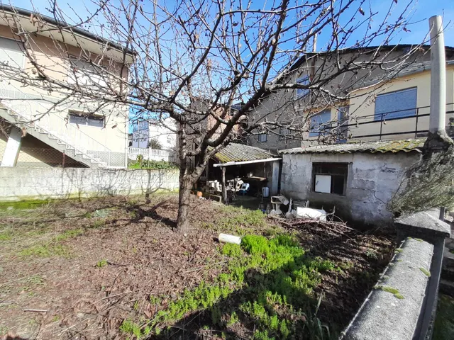 CASA CON PATIO PARA REFORMAR EN CACABELOS — 6