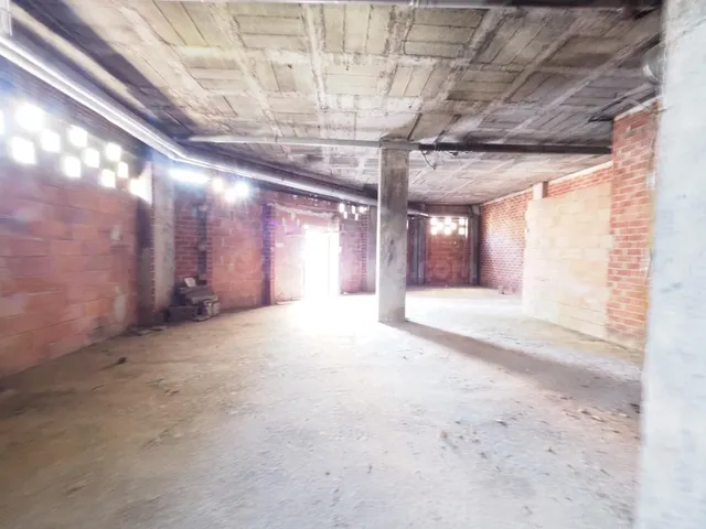 SE VENDE LOCAL COMERCIAL EN TERRASSA, ZONA ESPORTIVA - foto 4