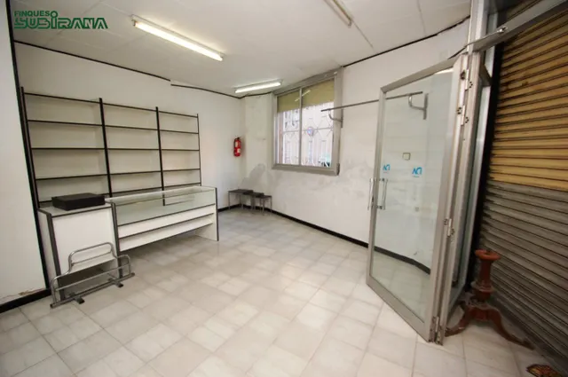 LOCAL COMERCIAL EN VENDA AL CENTRE DE VILANOVA DEL CAMÍ — 4