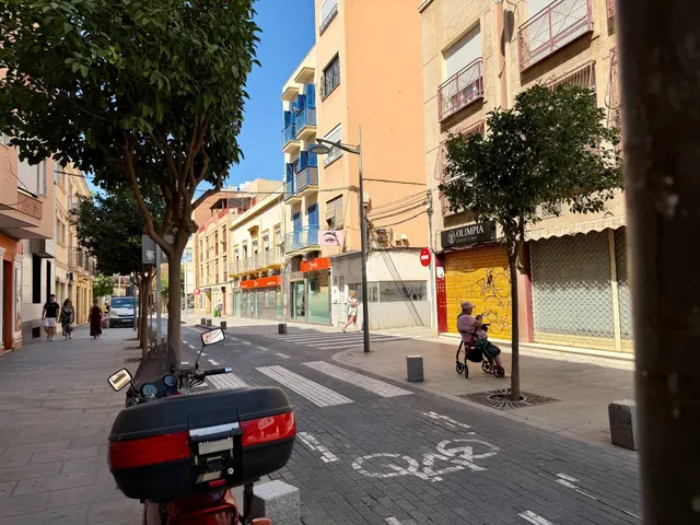 Plaza de garaje en venta en pleno centro de Almería - foto 2
