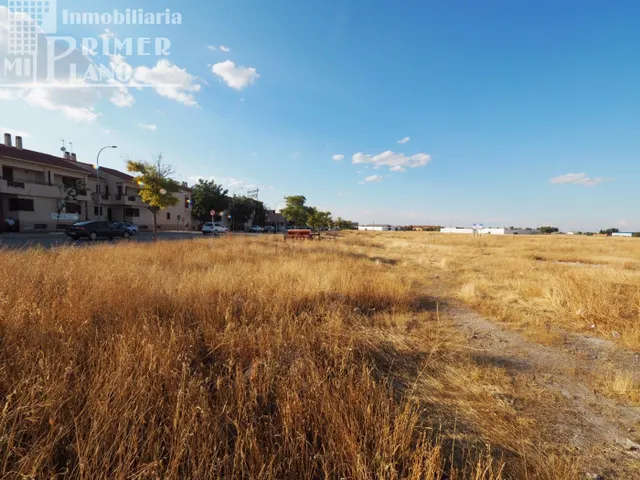 Se vende solar en Avenida Juan Carlos I con 1825 metros cuad - foto 2