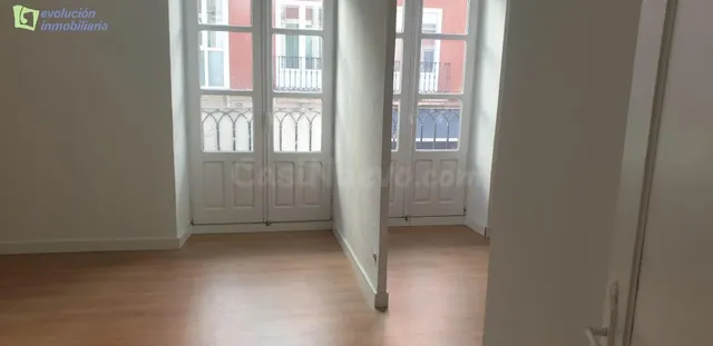 SE ALQUILA OFICINA EN PLENO CENTRO AL LADO DE LA CATEDRAL!!! - foto 5
