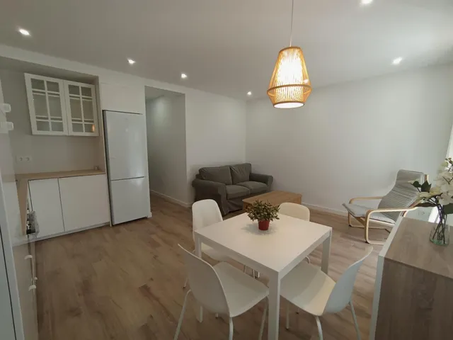 SE ALQUILA COQUETA VIVIENDA REFORMADA CON MUEBLES DE DISEÑO Y PLAZA DE GARAJE     ( DIPONIBLE EN NOVIEMBRE) — 10