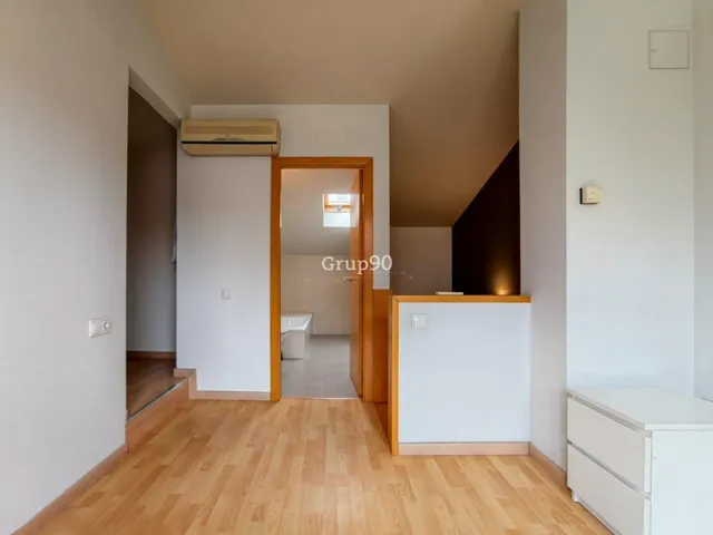 ÁTICO DÚPLEX CON TERRAZA PRIVADA JUNTO A RICARD VINYES — 39