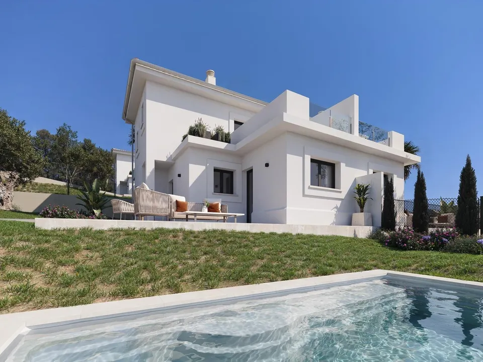 Chalet con jardín, aparcamiento y piscinas comunitarias