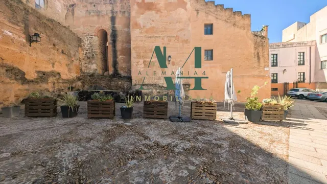 Negocio a pleno rendimiento en el casco antiguo de Cáceres — 37