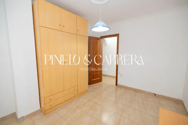Piso en venta con terraza y ascensor en calle madrid — 32