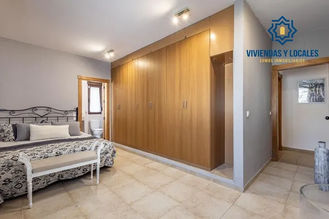 Chalet independiente con pozo propio y placas solares — 16