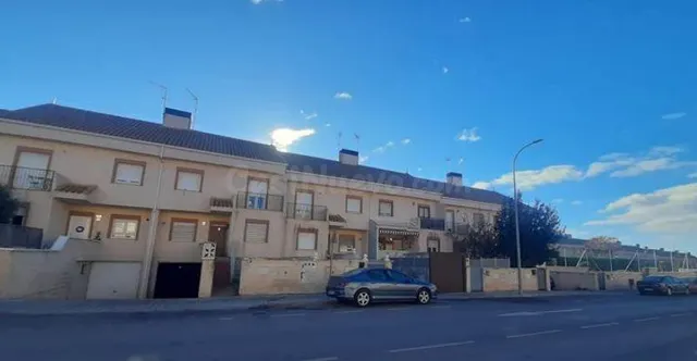 SE VENDE casa OKUPA en C Juan Carlos I 11 de Seseña - foto 3