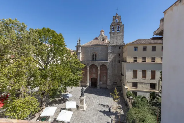 ¡CASA CON ENCANTO Y VISTAS EN PLENA PLAZA DE SANTO DOMINGO... EN EL EMBLEMÁTICO BARRIO DEL REALEJO! — 28