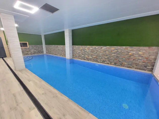 Moderno apartamento muy espacioso, en esquina, 3 dormitorios, 3 baños, parking, piscina, a 5 minutos a pie de la Playa del Cura — 40
