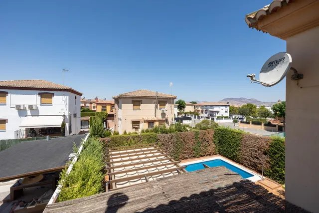 Preciosa Casa Pareada en Urbanización El Ventorrilo (Vegas del Genil) — 35
