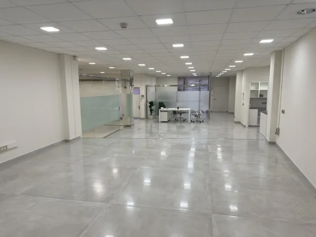 Gran local de 590 m2 en Mataró — 2