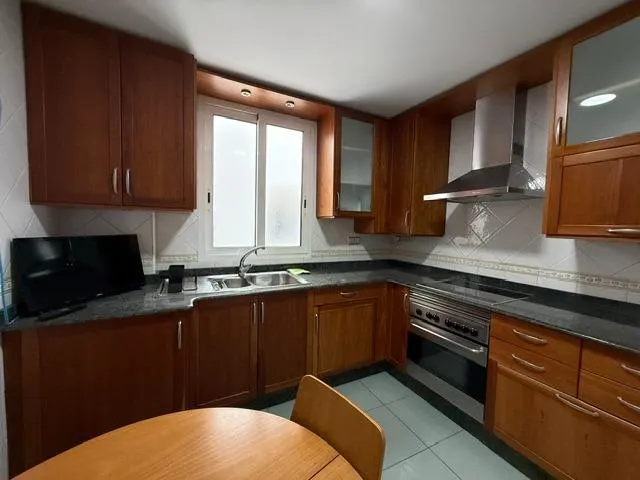 Alquiler de amplio piso en le centro, zona calle correos. — 9