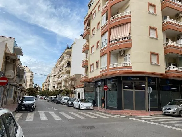 Piso en pleno centro, 2 dormitorios con orientación Este. — 8