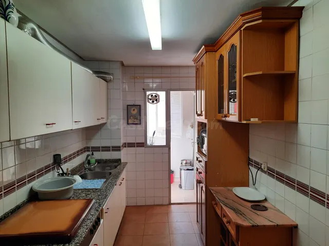 Amplio piso en el centro de la ciudad con 3 dormitorios y pl - foto 4