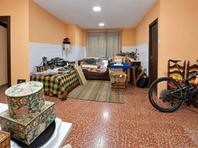 Casa con local comercial, garaje y patio en la gargantada, lieres. ¡vivienda y negocio en un mismo inmueble! — 9