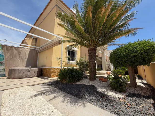 BUNGALOW EN PLANTA BAJA CON 60M2 DE JARDÍN PRIVADO Y PISCINA - foto 5