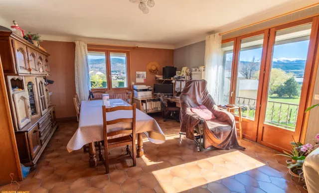 Casa con gran jardín - foto 2