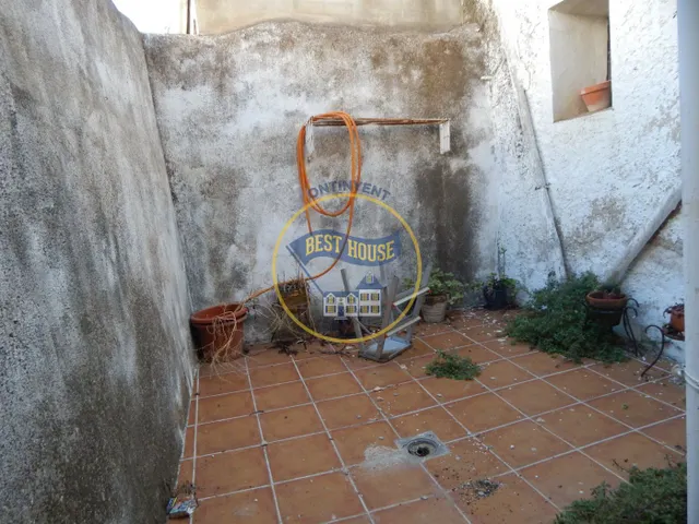 OPORTUNIDAD, AMPLIA CASA PARA REFORMAR EN AGULLENT — 14