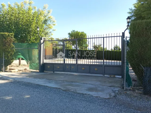 INMOBILIARIA SAN JOSE VENDE ESTUPENDO CHOLLO DE  CHALET EN POZOBLANCO-MONFORTE DEL CID — 44