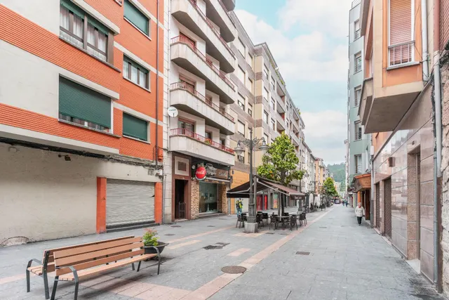TU NEGOCIO EN EL CENTRO A UN PRECIO INMEJORABLE — 15