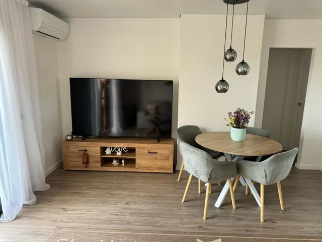 Ático orientado al sur con vistas al mar y amplia terraza en el centro de Torrevieja — 10