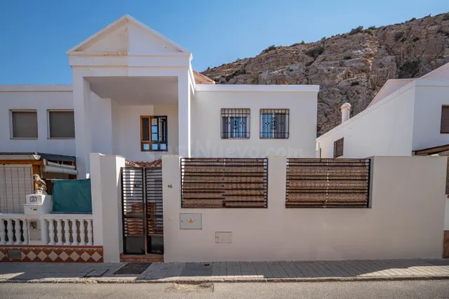 ¡Tu Oasis Playero en Calahonda por solo 355.000€! - foto 5
