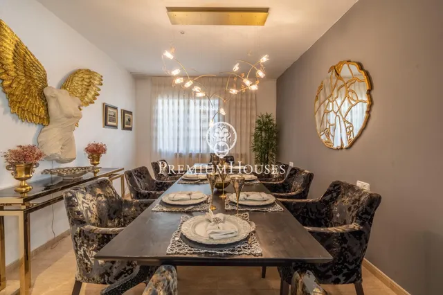 Chalet en venta con ascensor, piscina y grandes espacios en Canet de Mar — 21
