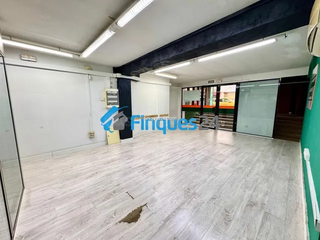 Se vende local comercial de 81 m2 en Manresa - foto 3