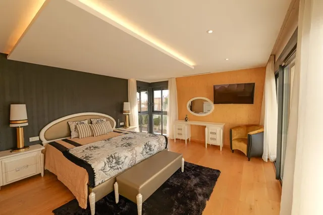 Villa 3 habitaciones 430m² en venta - La veleta — 28