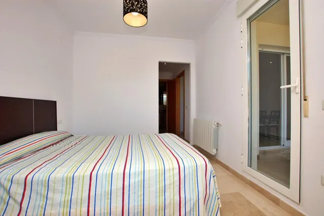 Espacioso apartamento de 3 dormitorios con vistas al mar en Jávea — 10