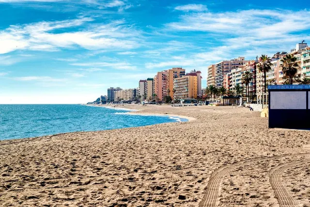 Fabuloso ático de lujo amueblado con piscina en zona del Puerto Deportivo de Fuengirola. Málaga — 14