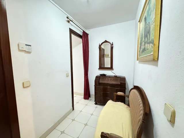 PISO DE 4 habitaciones Y DOS BAÑOS EN LA CALLE CALABRIA CERCA DEL SAGRADO CORAZÓN — 36