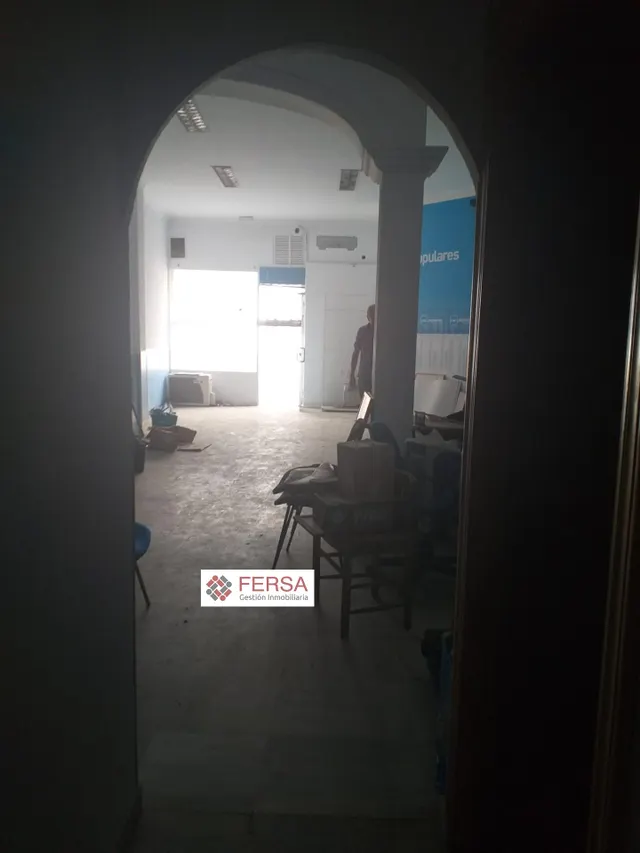 SE VENDEN TRES LOCALES COMERCIALES EN PLENO CENTRO. — 6