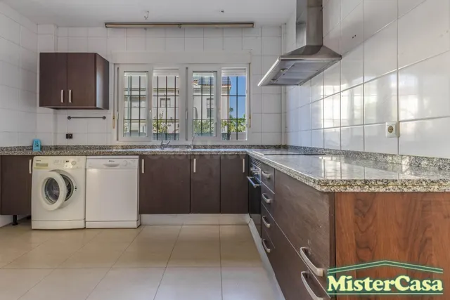 Exclusiva casa pareada de 4 dormitorios con sotano junto al campo de golf — 4