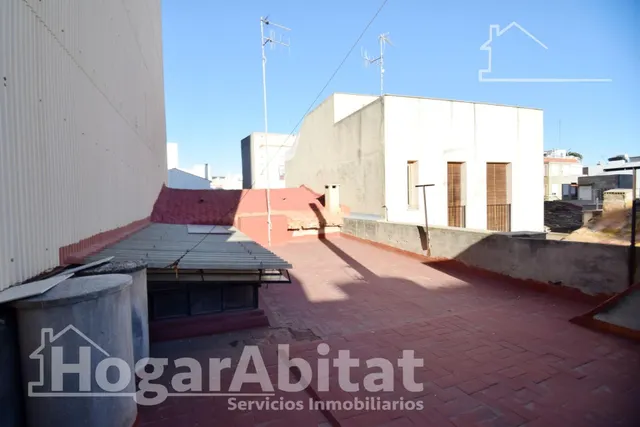 MAGNIFICA CASA CON TERRAZA Y LOCAL COMERCIAL EN EL CENTRO — 37