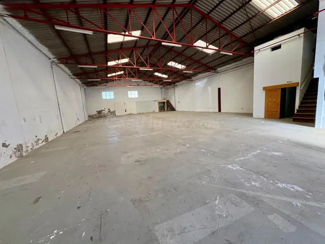 NAVE INDUSTRIAL CON FACIL ACCESO A AUTOVIA — 5