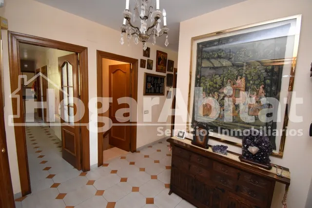 VILLA de 2 alturas con JARDÍN y PISCINA — 46