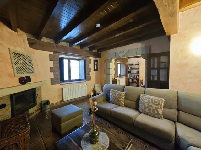 CASA PAREADA CON JARDÍN EN CIEZA — 9