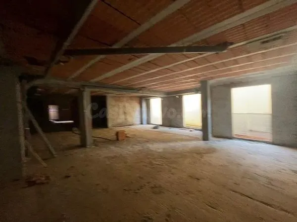 Amplio Local Comercial en el Centro de Peñafiel — 3